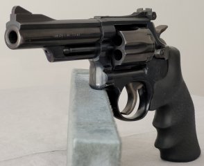 Revolver S&W 19-6 .357 Mag. 4" Hogue