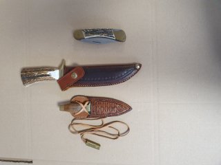 Konvolut Messer: Jagd, Damast, Western, Bowie, Dolch, Taschenmesser, Hirschhorn, Lederscheide