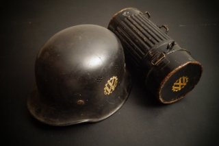 VW, Werkschutzhelm model Quist u. Gasmasken Dose, 40er -