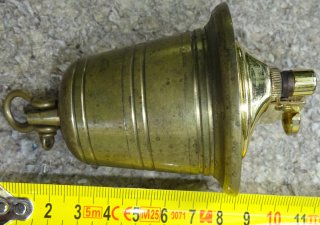 Schwere alte Schiffsglocke als Feuerzeug
