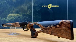 Blaser R8 Success Leder Schaft mit System / Holzklasse 6 / Leder schwarz / Goldelemente