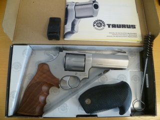 Revolver Taurus Tracker .357 Magnum Nill-Griff