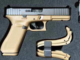 Glock 17 SV French Army cal. 9mm P.A.K. Set mit zweiten Verschluss und Schalldämpferset
