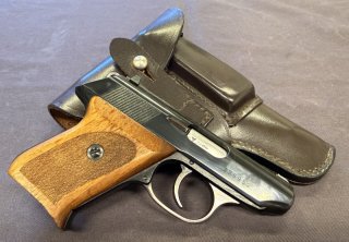 Walther TPH .22lr mit Holzgriffschalen, Ersatzmagazin und Holster