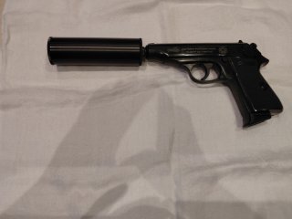 Walther PP mit Schalldämpfer Sonderedition.