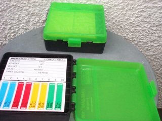 " Mit Scharnier"MTM CASE-GARD P-100er Patronenbox für .357 Mag/.38 Spec/.38 S&W/ u.v.m grün/schwarz