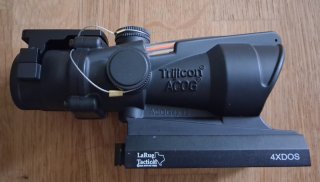 Specprecision ACOG 4x32 mit Lichtsammler und Markings