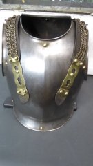 Alter Französischer Kürass von 1832/34 mit Helm ob der Helm Dazugehörige?