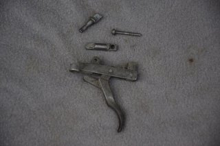 Abzug und Ersatzteile unbekanntes Gewehr