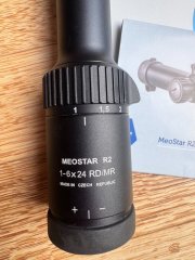 MEOPTA MEOSTAR R2 1-6x24 RD/MR K-DOT 2 + SCHIENE – TOP DRÜCKJAGDGLAS