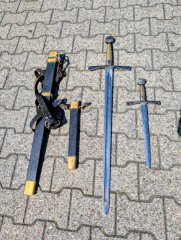 Dresdner Schmiedearbeit: Showkampf-Schwert & Dolch mit Scheiden undLedergürtel
