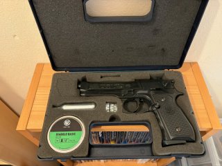 Beretta 92 FS 4,5 mm Diabolo brüniert