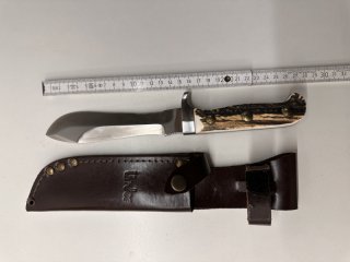 Linder White Horse Knife (Nr. 440915) – 440A Stahl, Teilsägezahn, Hirschhorn & Lederscheide