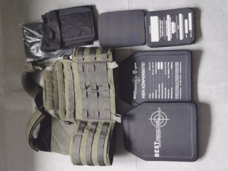 Warrior Assault System DCS Plate Carrier, Rucksack und Zebra Gefechtshelm