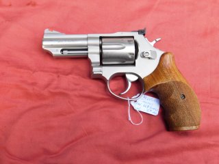 Taurus Mod. 669 Service in Stainless Ausführung, Laufänge 3 Zoll Kal. 357 Mag. Nillgriffschalen