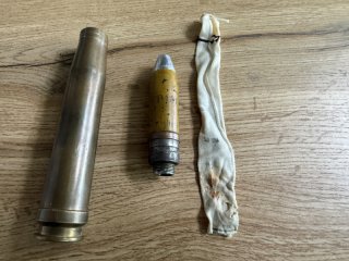 RARITÄT! Deko 20x138mm Flak 30/38 Wehrmacht 1938/44 – Orig. Gelblack + SELTENER Pulversack!