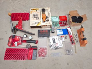 Posten Wiederladeartikel: Presse, Pulverfüller, ZH-Setzer, Tickler, Hülsenhalter, Trimmer, usw...