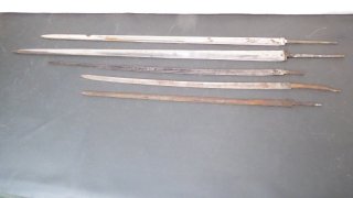 Konvolut 5 Blankwaffen Klingen für Bastler 3x alte Säbel Klingen 2x Historismus Pallasch Klingen