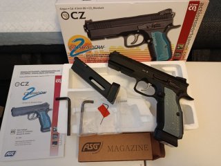 CZ Shadow 2 Schwarz Stahl BB Co2-Pistole 4,5 mm Blow Back (P18) mit zwei Magazinen