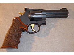 Smith & Wesson Revolver Mod. 686- 6 ( 4“ ) „Club 30“. Kal. 357 Magnum.