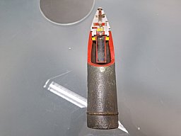 Schnittmodell von einer 7,5 cm Granate mit AZ 23