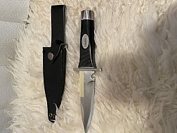 Schweres Messer mit Flaschenöffner