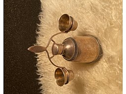 Likörflasche und 2 Becher versilbert