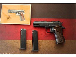 Halbautomatische Pistole von Llama Modell Especiale Kaliber .380 /Kaliber identisch 9mmBrowning-Kurz