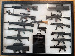 Große H&K Miniatur-Waffensammlung 1:6 – MP5, HK417, G3 u.a. – ca. 15 Modelle in Präsentationsbox
