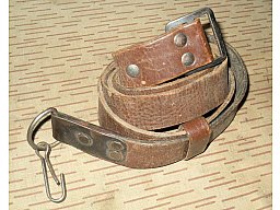 === orig. Leder-Trageriemen (sowjet./Russ.) für Ostblock-Sturmgewehr Kalaschnikow AK47 AKM usw. ===