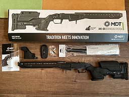 MDT Chassis JAE-G5 für Remington 700 Short Action – rechts – schwarz + Zubehör