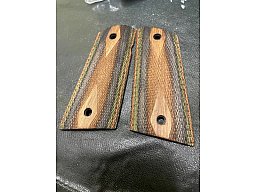 Holzgriffschalen für LAR Grizzly Mark 1