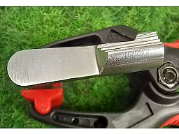 Colt Ersatzteil. Schlittenfanghebel in Stainless glänzend