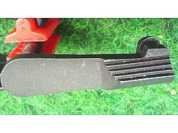 Colt Ersatzteil. Schlittenfanghebel für Colt US Property 1911 in Phosphatiert