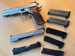 SIG Sauer P 220 X-Six mit zusätzlich 2 Wechslern