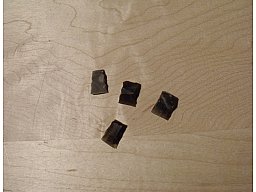 schwarzer Feuerstein ca. 13 x 16 mm