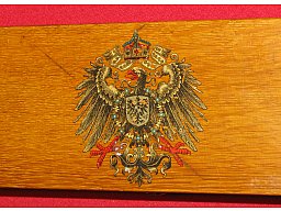 Alte Holzschachtel mit Wappen, Patriotische Schachtel