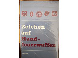 ZEICHEN AUF HANDFEUERWAFFEN
