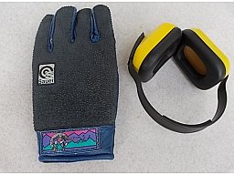 Konvolut Schießsportausrüstung Handschuh Knieendrolle Kappe Schießriemen