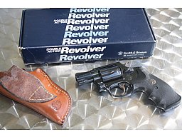 Revolver Smith & Wesson, Modell 36, im Kaliber 38 Special, mit Zubehör
