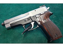 Pistole SIG Sauer P226S im Kaliber 9mm Luger