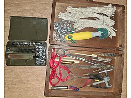 Umfangreiches Reinigungsmaterial/Zubehör/Set Ketten, Dochte, Bürsten, Bundeswehr Holzbox/Kiste