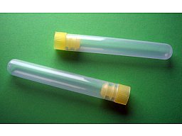 50 Stück Pulverröhrchen / Ladehülsen aus PP bis ca. 75 grain mit gelben Stopfen!