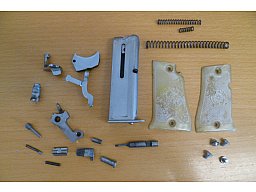 Konvolut freie Ersatzteile und Magazin Star Lancer .22lr.