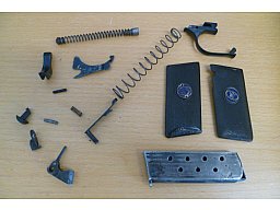 Konvolut freie Ersatzteile und Magazin Walther Modell 6,35 mm