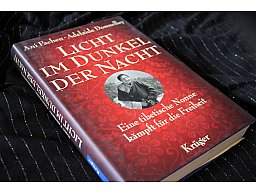 LICHT IM DUNKEL DER NACHT - Eine tibetische Frau kämpft für die Freiheit Ani Pachen