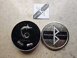 Berloque Pistole Schreckschusspistole 2 mm Knall vernickelt in Dose mit Zubehör