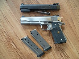 Pistole Colt 1911 MK IV Series 80 .45Auto mit WS Springfield 9mm Luger
