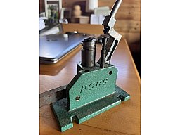 RCBS Zündhütchensetzgerät für den Tisch, mit großem und kleinem Stempel