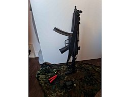 MP5 mit Akku und Ladegerä